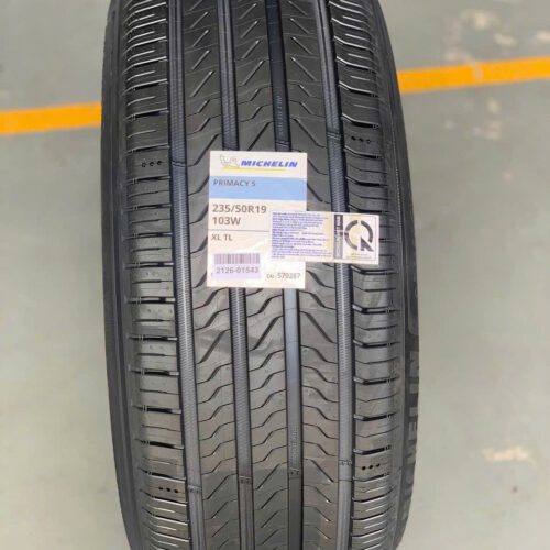 Lốp Michelin 23550R19 mặt đứng Lốp Michelin 235/50R19