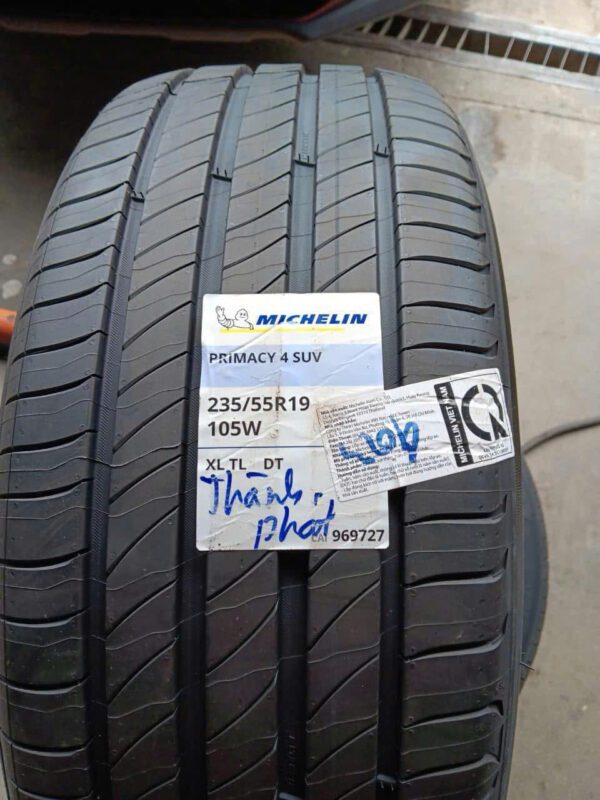 Lốp Michelin 23555R19 4SUV mặt đứng Lốp Michelin 235/55R19 4SUV