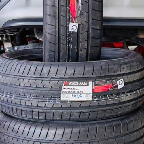 Lốp Yokohama 23555R19 mặt đứng Lốp Yokohama 235/55R19