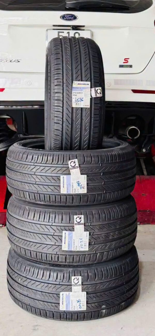Lốp Michelin 215/50R17