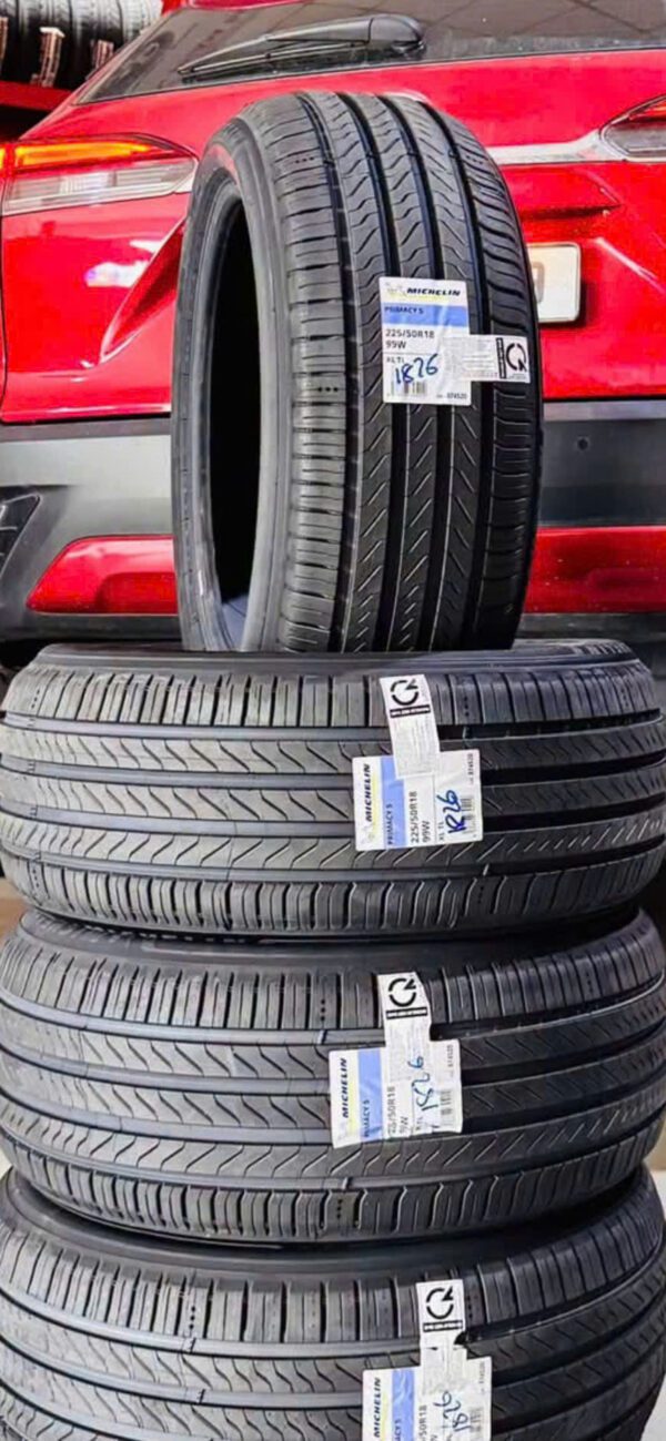 Michelin 22550R18 mặt đứng Lốp Michelin 225/50R18